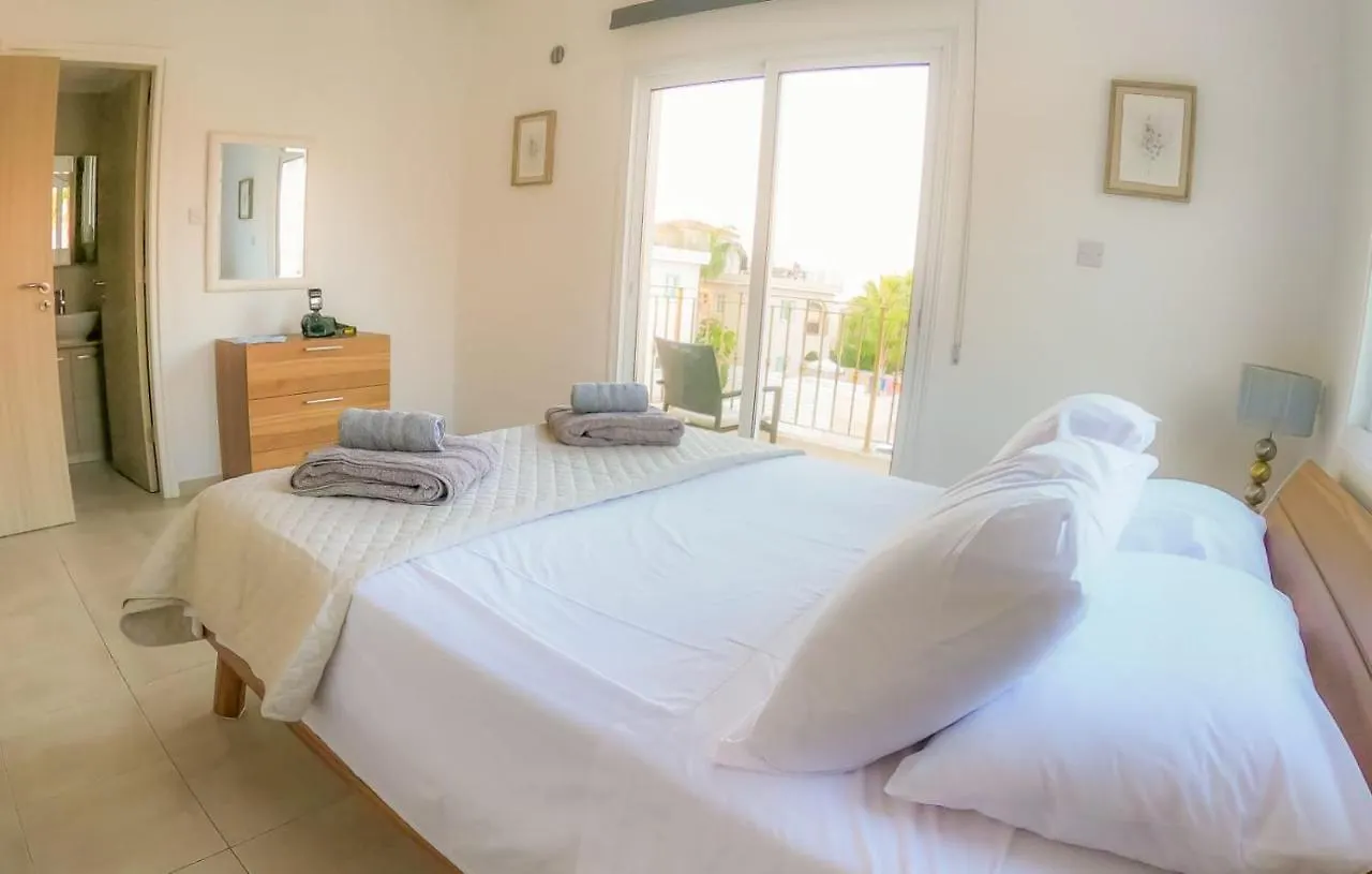 Villa Alba, Luxury 4 Bdrm Villa With Heated Pool Protaras