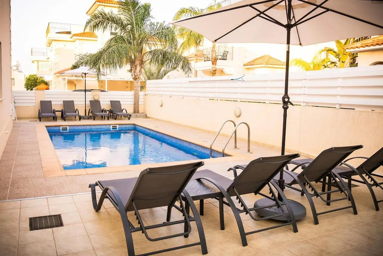 Villa Alba, Luxury 4 Bdrm Villa With Heated Pool Protaras